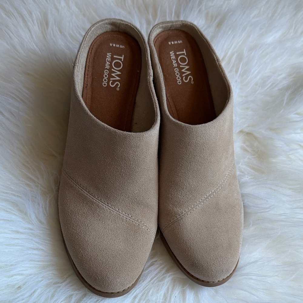 TOMS Women Evelyn Slip On Suede Mules, Beige size 8.5